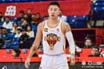 双枪!贺希宁半场13中6砍14分 史密斯半场9中5砍18分&第二节15分