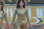 一起摇摆!媒体人晒广东女篮主场啦啦队的舞蹈表演视频